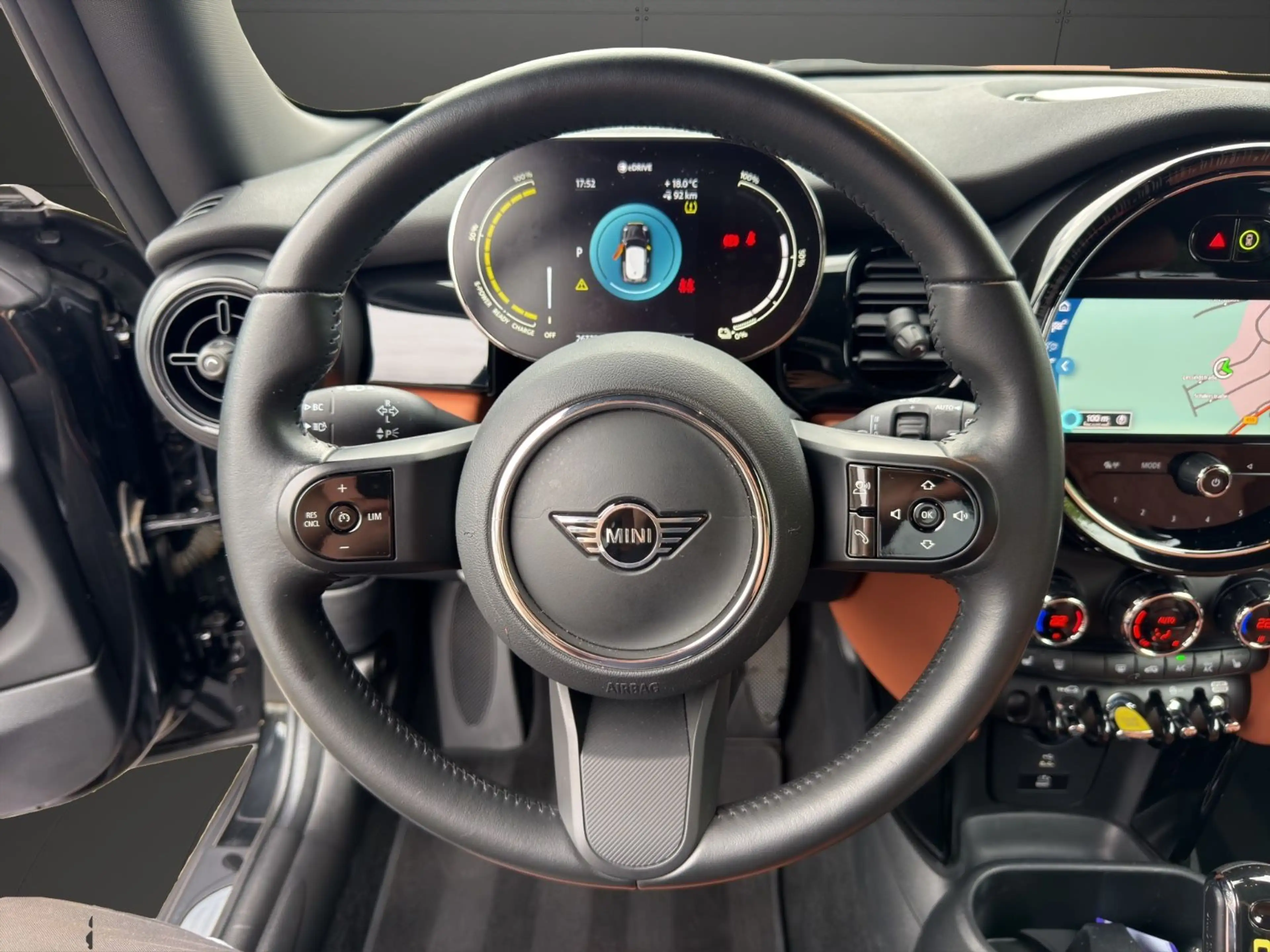 MINI Cooper SE Classic Trim Leder RFK LED Navi Keyles — photo 14