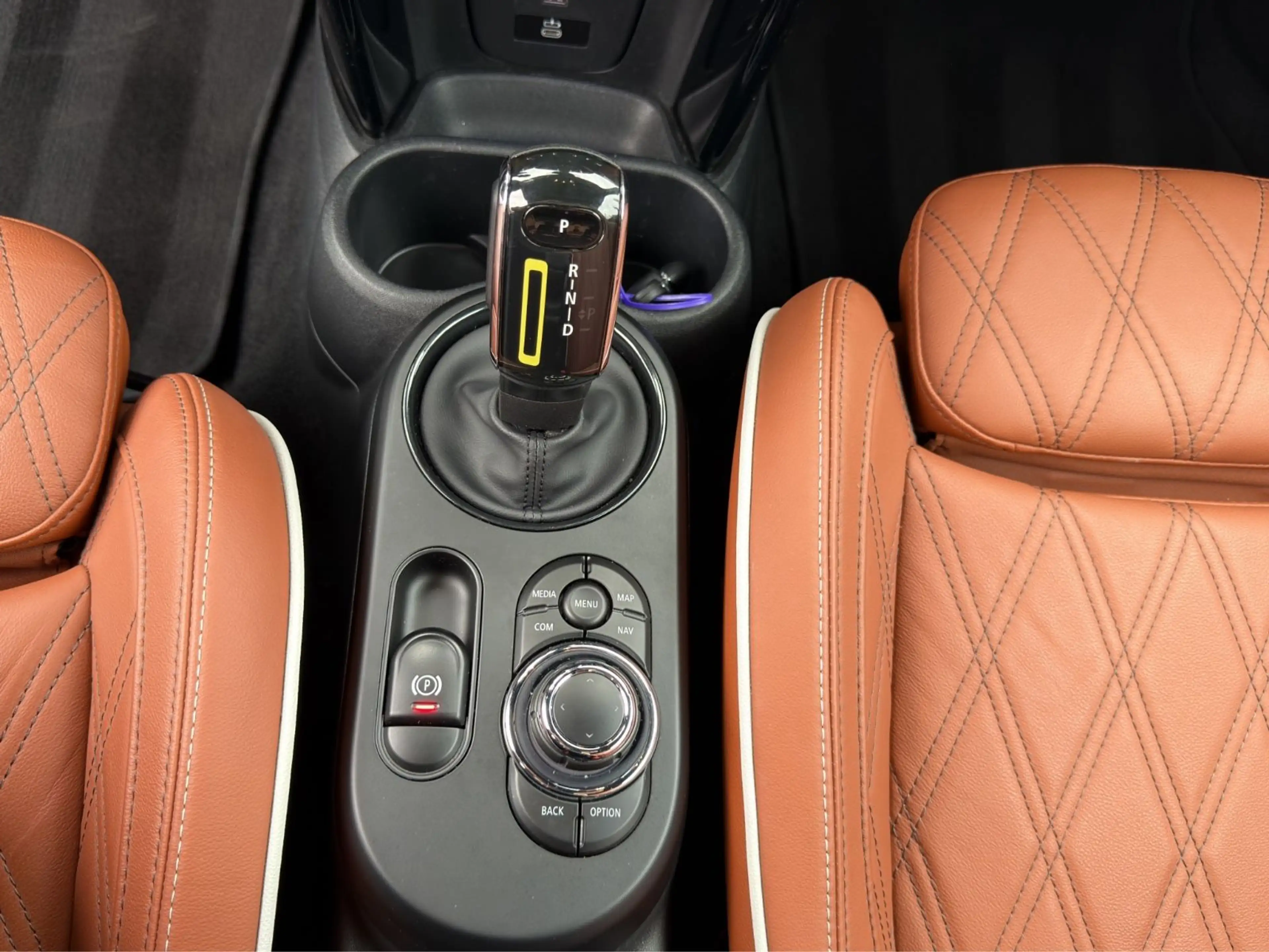 MINI Cooper SE Classic Trim Leder RFK LED Navi Keyles — photo 20