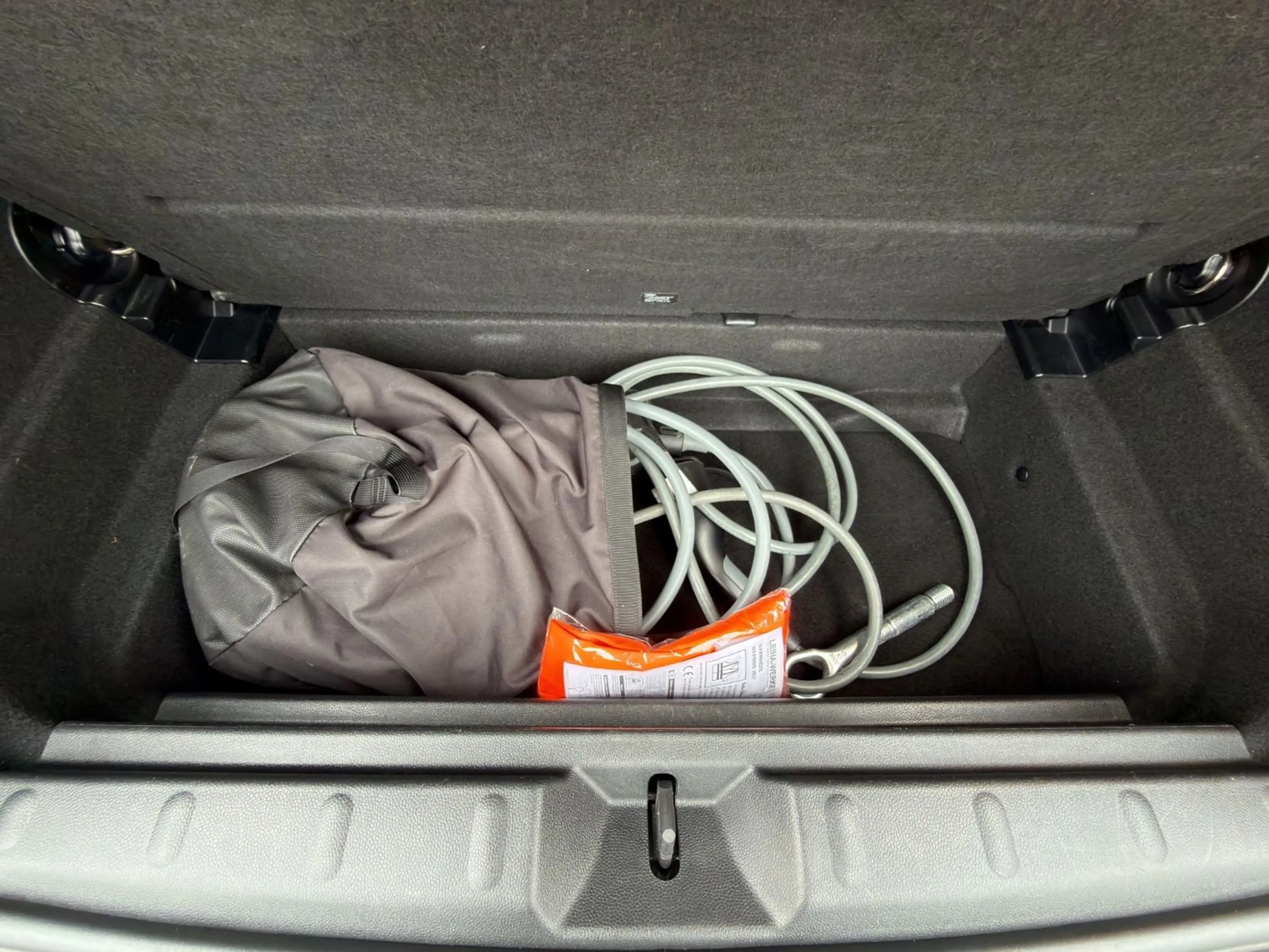 MINI Cooper SE Classic Trim Leder RFK LED Navi Keyles — photo 31