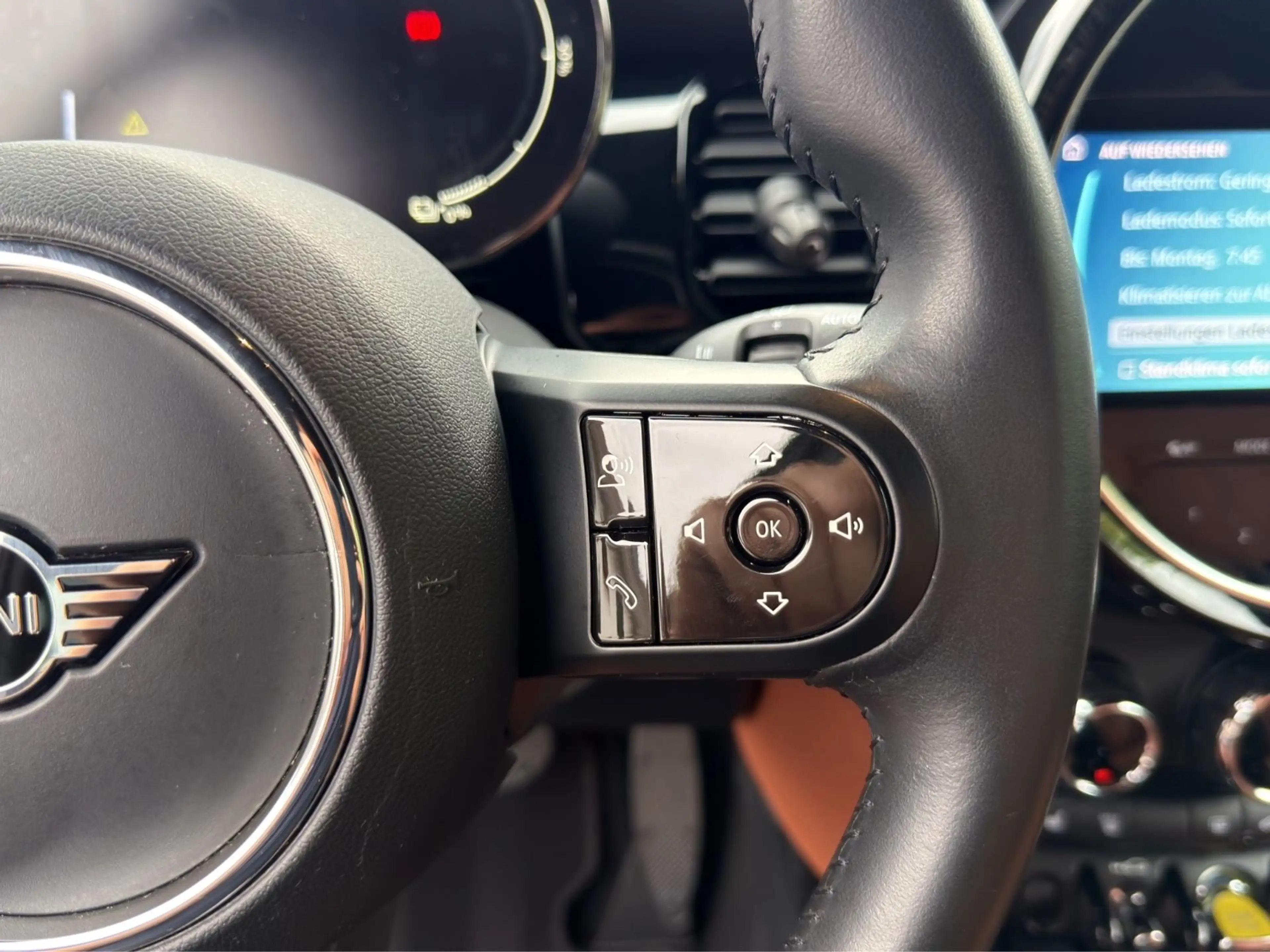MINI Cooper SE Classic Trim Leder RFK LED Navi Keyles — photo 17