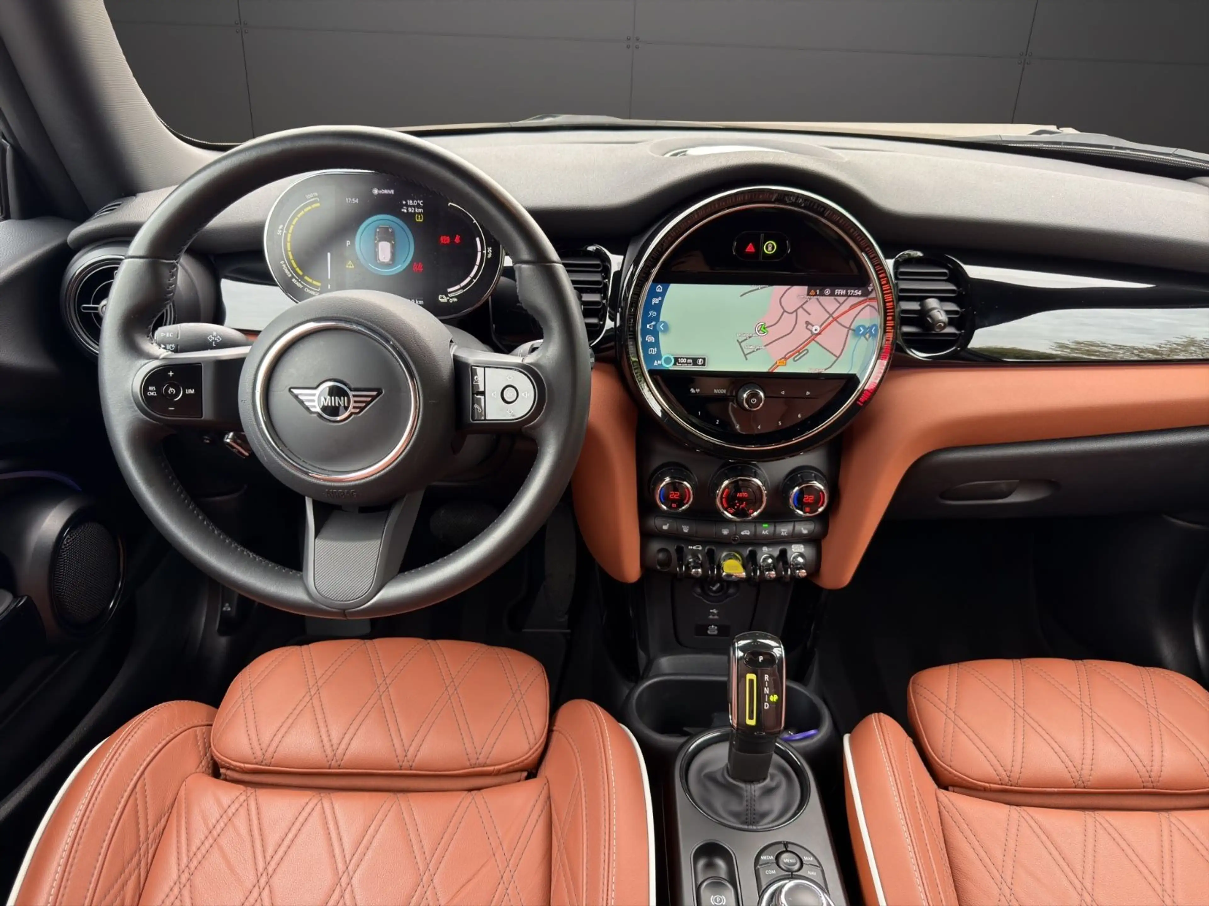 MINI Cooper SE Classic Trim Leder RFK LED Navi Keyles — photo 18