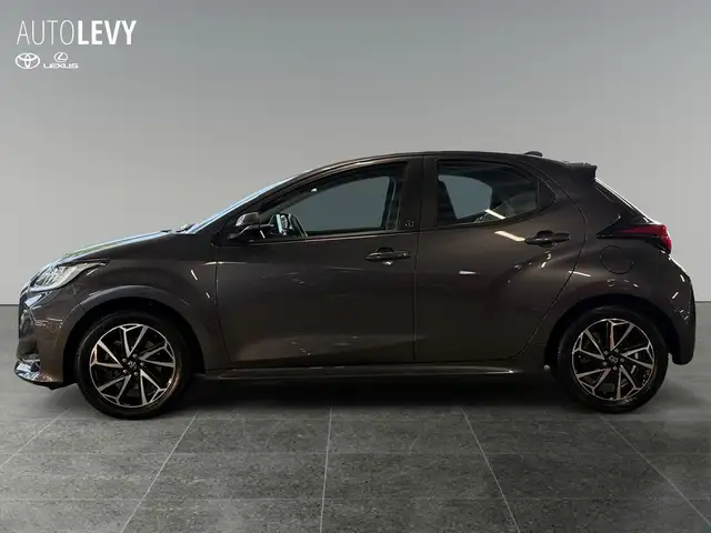 Toyota Yaris view 3