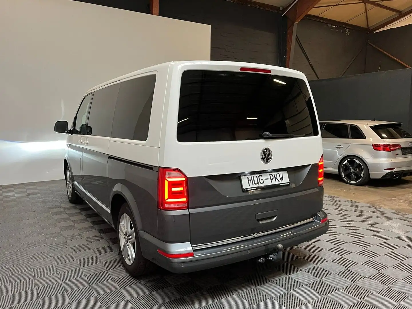 Volkswagen T6 Multivan Highline 4M *LED-StandHz-AHK* Grau - 2
