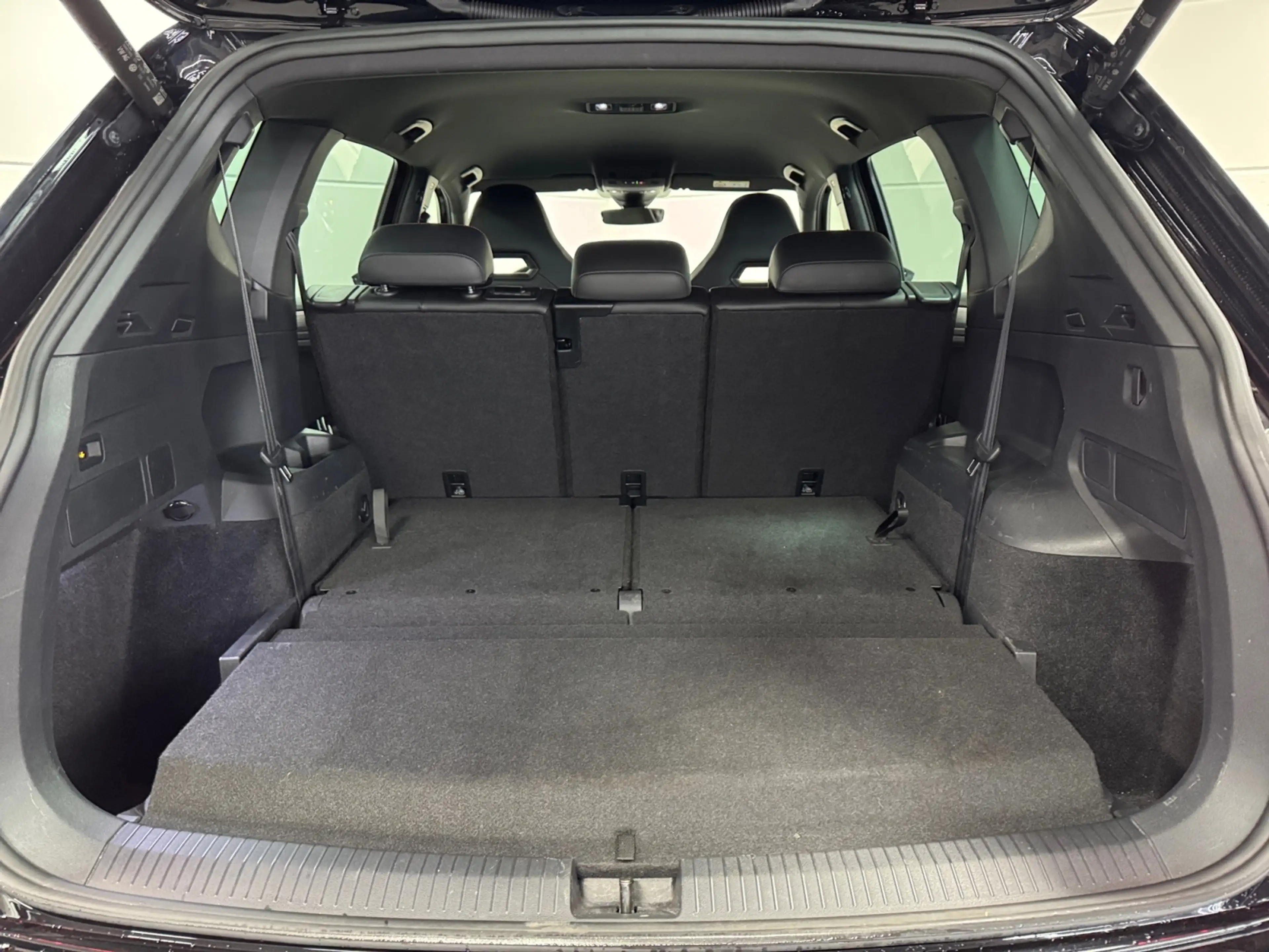 SEAT Tarraco 2.0 TSI DSG 4Drive FR AHK 7-Sitzer LED Navi SHZ — photo 11