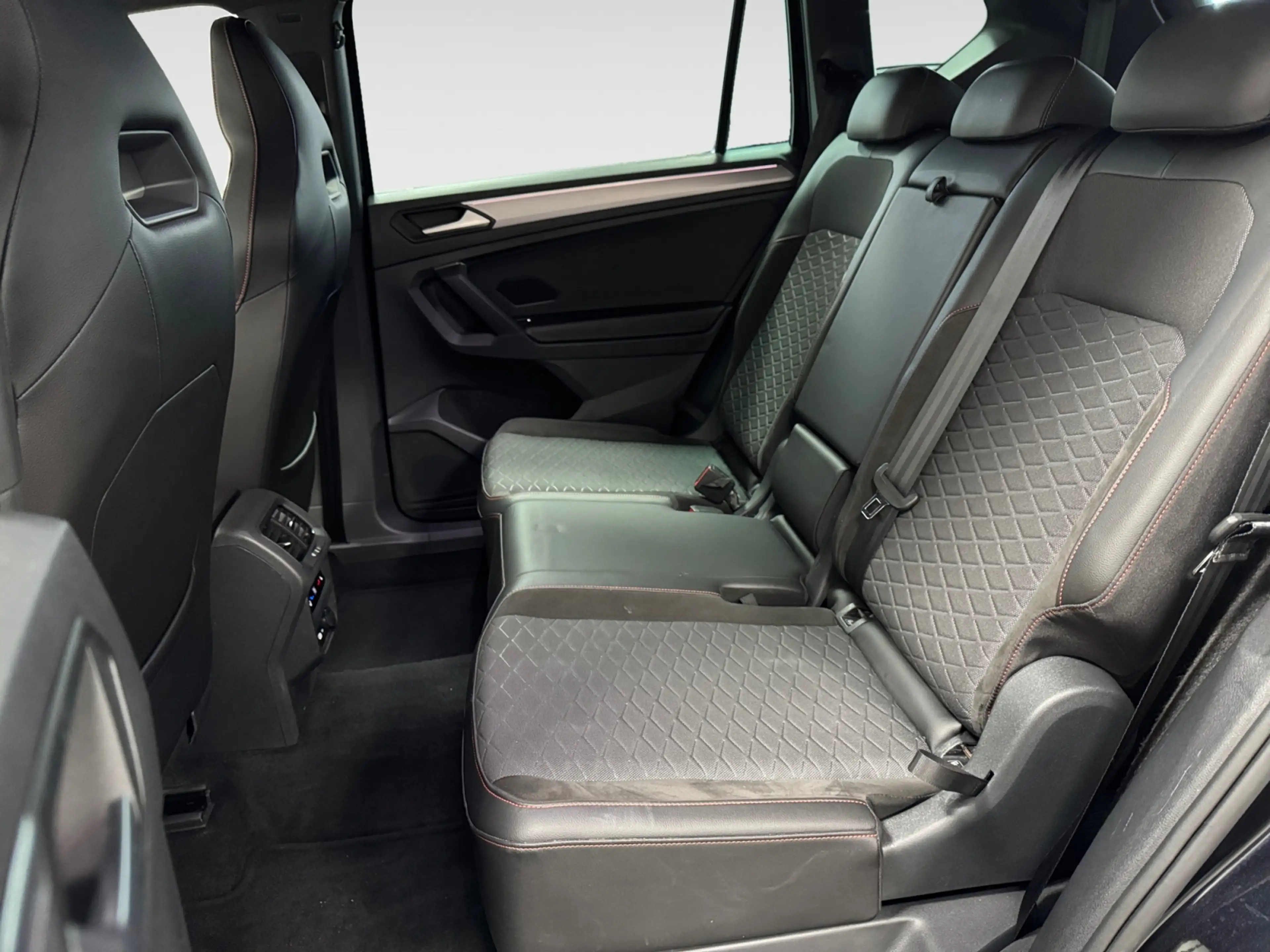 SEAT Tarraco 2.0 TSI DSG 4Drive FR AHK 7-Sitzer LED Navi SHZ — photo 9