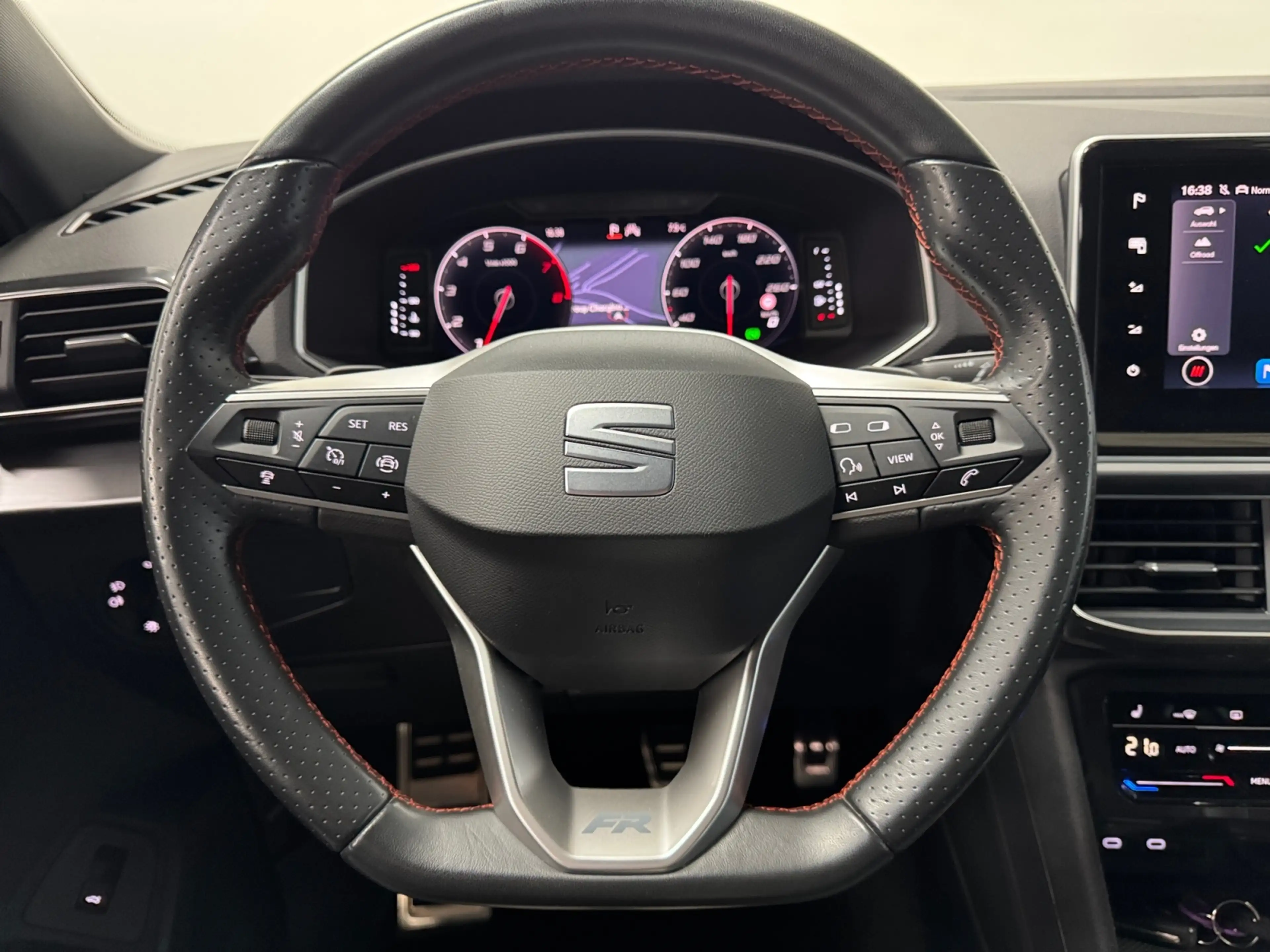 SEAT Tarraco 2.0 TSI DSG 4Drive FR AHK 7-Sitzer LED Navi SHZ — photo 12