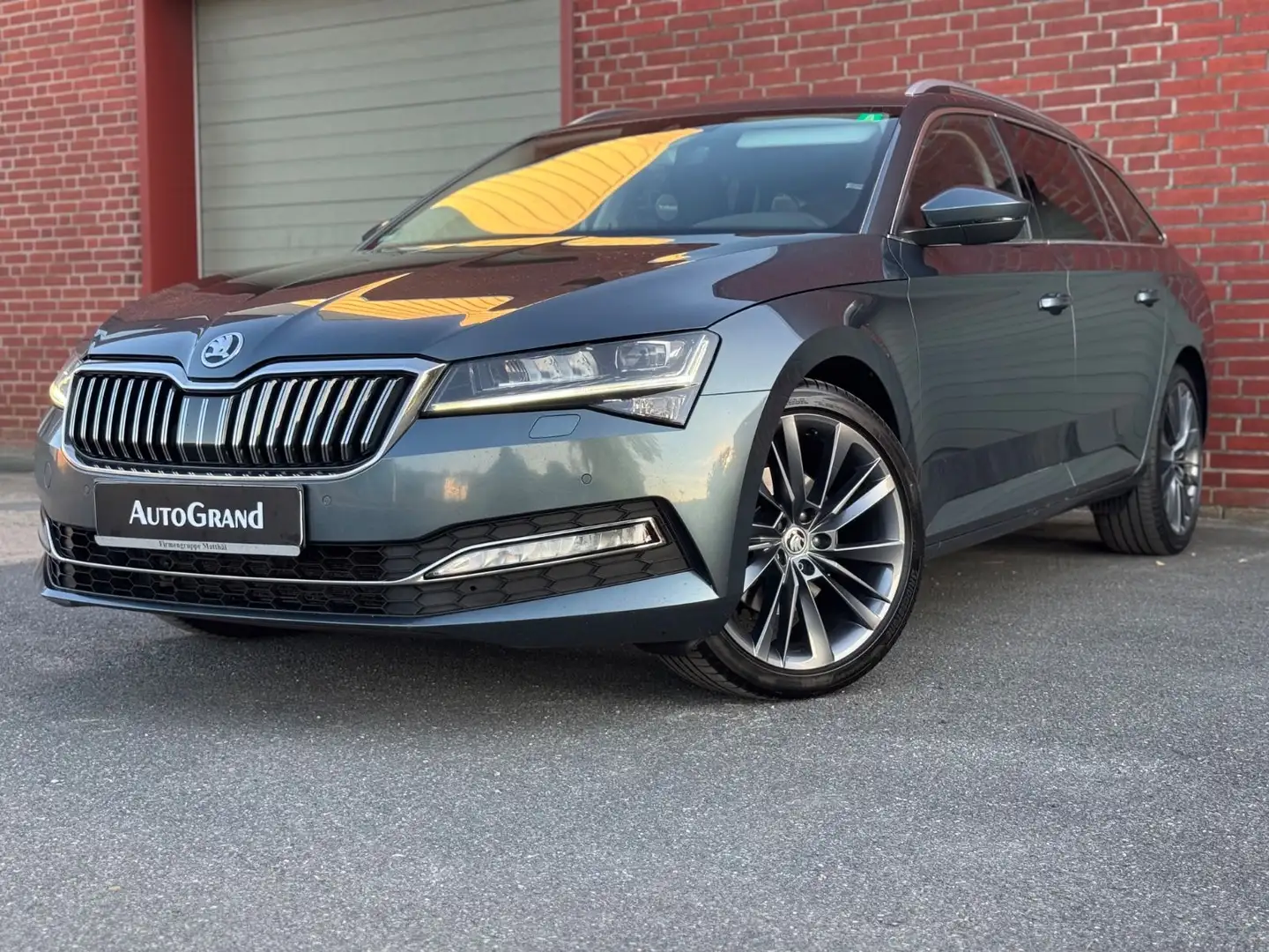 Skoda Superb Combi Style*VIRTUAL*LED*CANTON*4SHZ*R19 Gris - 1