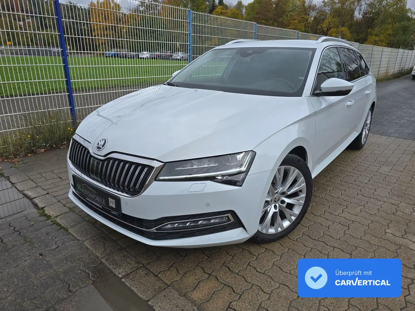 Skoda Superb Combi 2.0 TDI Style °AHK°LEDER°STANDHZG.° Blanc - 1