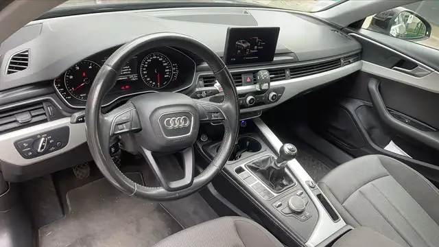 Audi A4 view 8