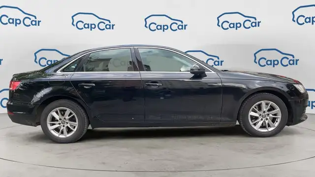 Audi A4 view 4