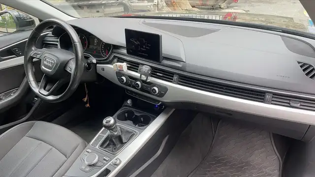 Audi A4 view 10