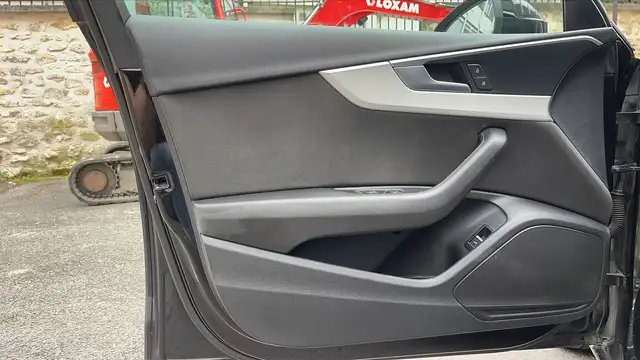 Audi A4 view 7
