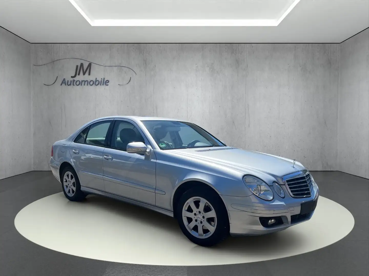 Mercedes-Benz E 280 Argent - 1