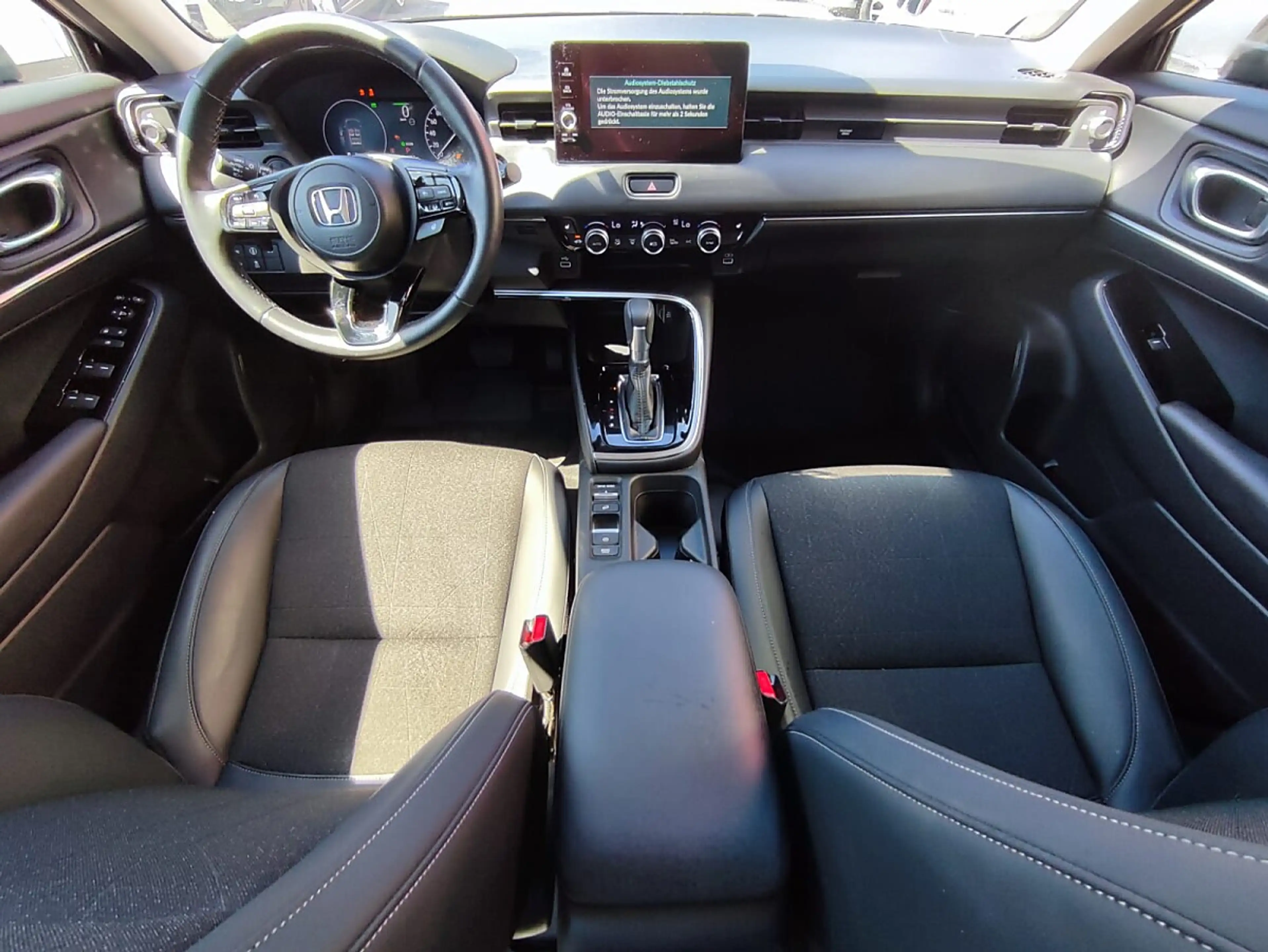 Honda HR-V 1,5 i-MMD Hybrid 2WD Advance Aut. — photo 12