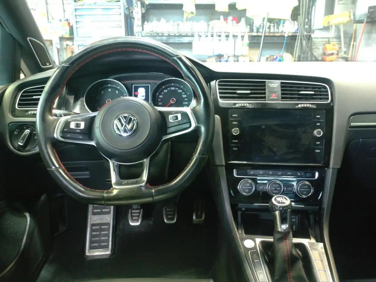 Volkswagen Golf GTI снимка Volkswagen Golf GTI