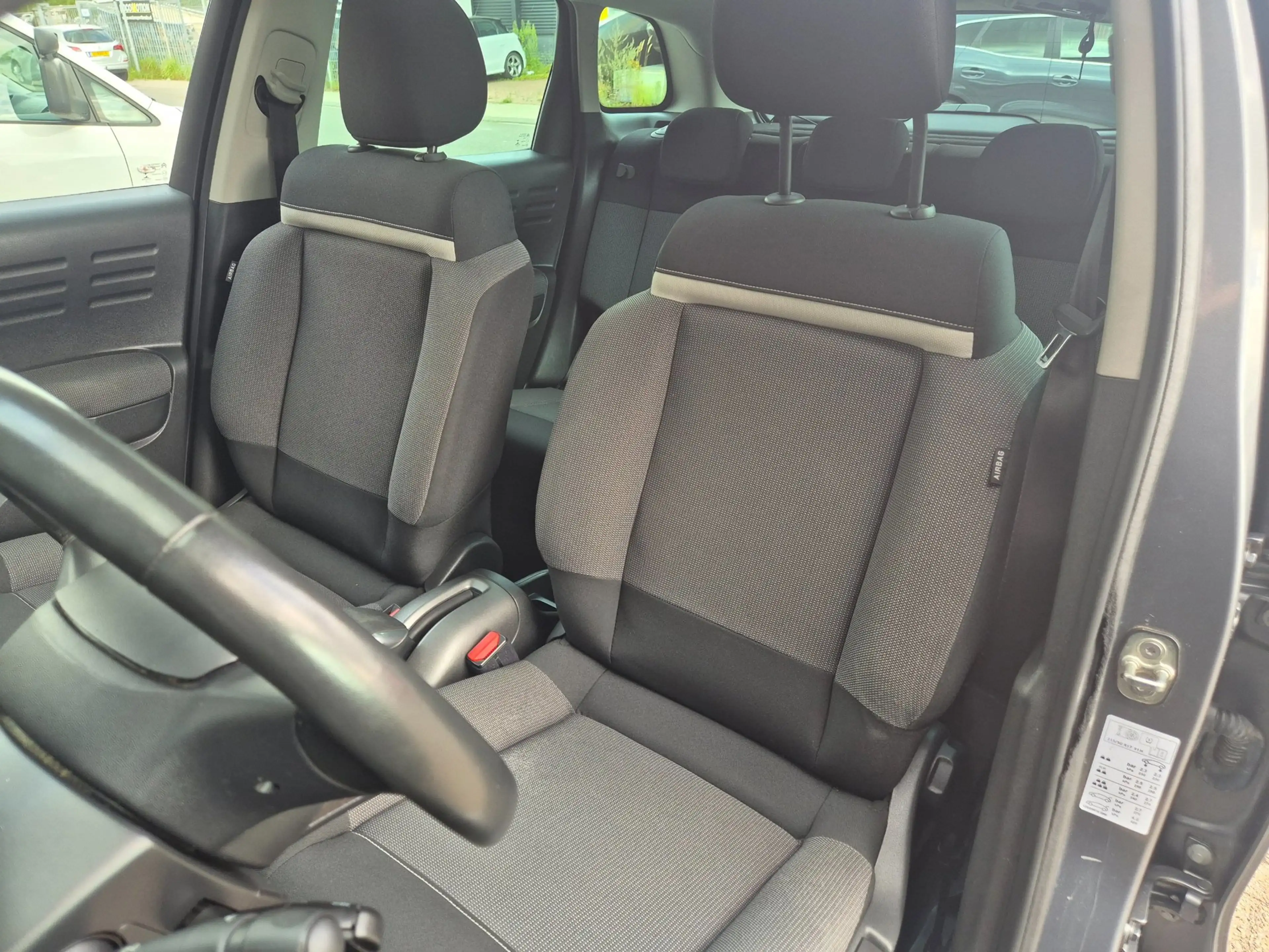 Citroen C3 Aircross 1.2 PureTech S&S Shine Pano, Trekhaak, NAP — photo 24