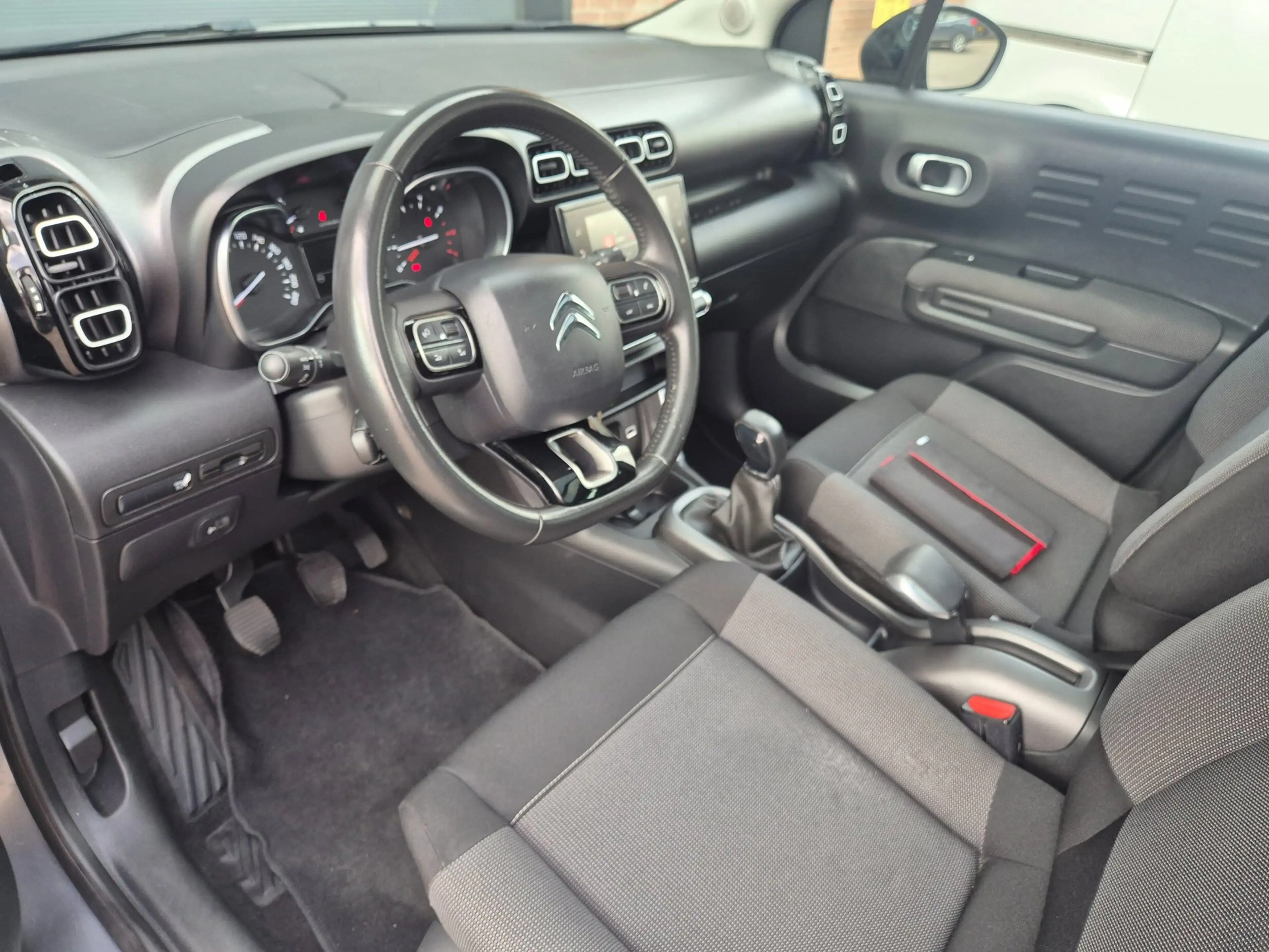 Citroen C3 Aircross 1.2 PureTech S&S Shine Pano, Trekhaak, NAP — photo 3