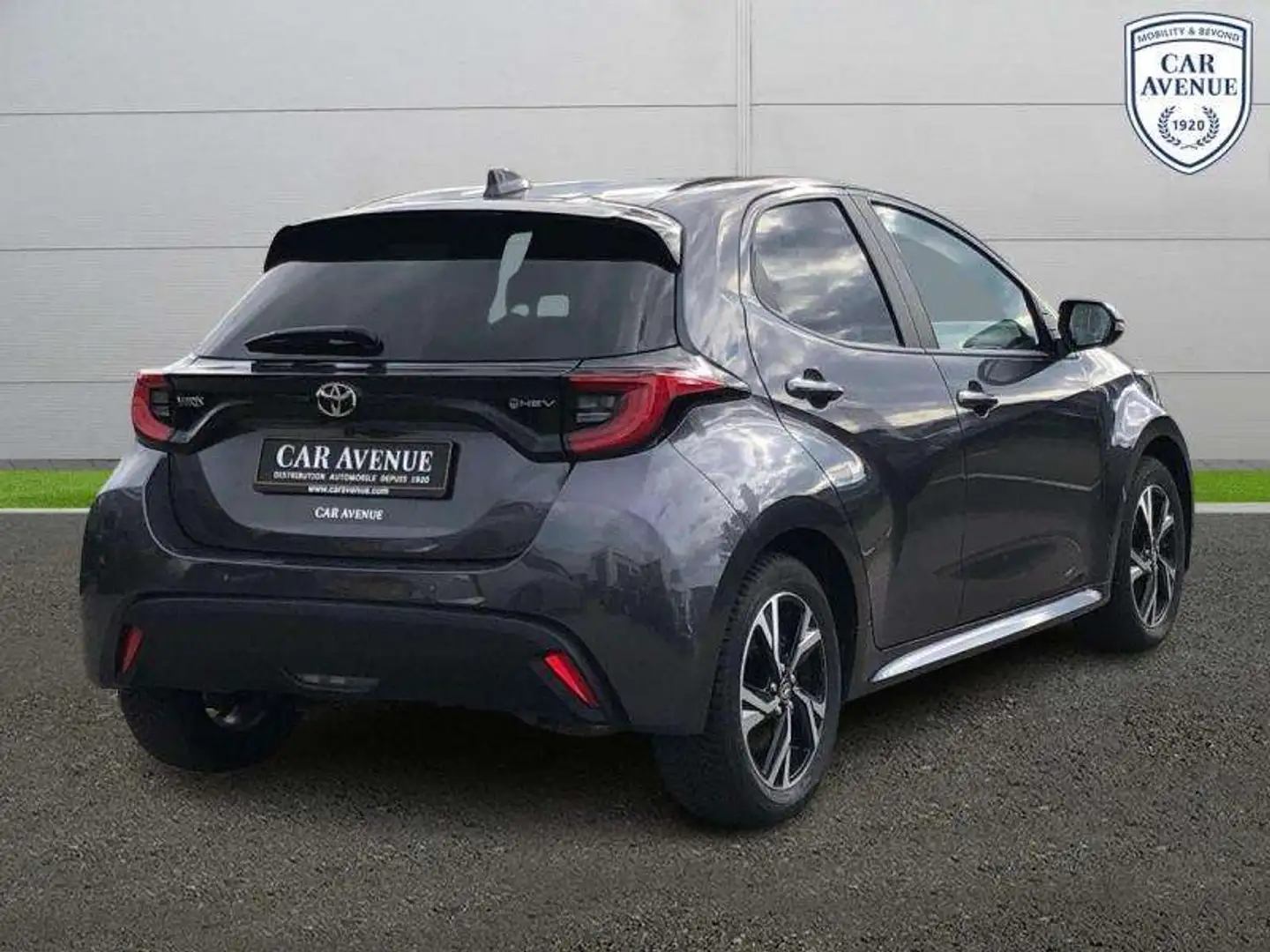 Toyota Yaris IV 5 d. 1.5 Hybrid e-CVT Iconi Gris - 2