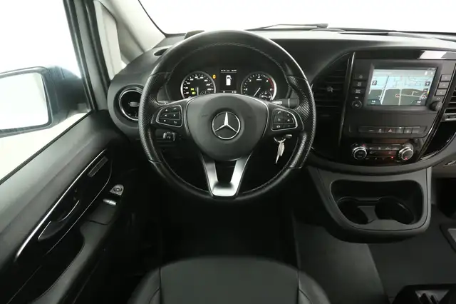 Mercedes-Benz Vito view 2