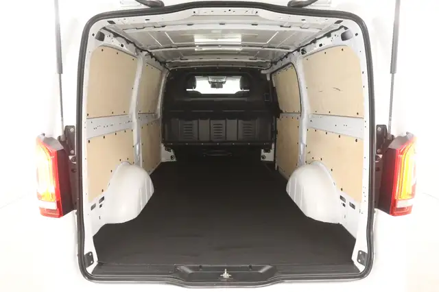 Mercedes-Benz Vito view 3