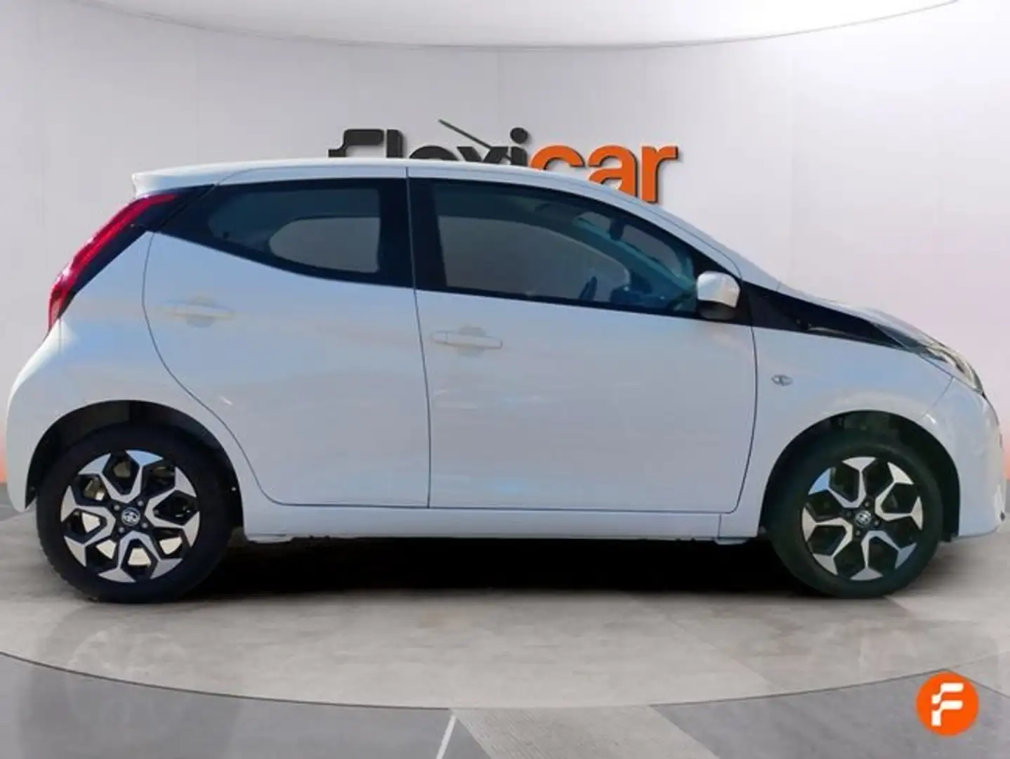 Toyota Aygo 70 x-play Blanco - 2