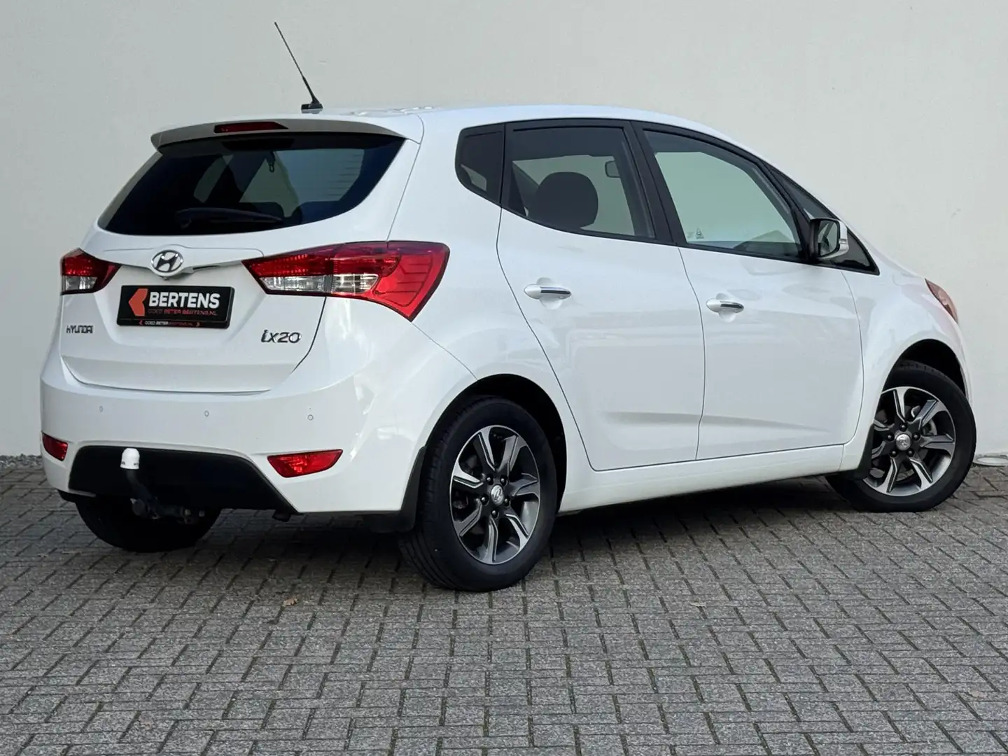 Hyundai iX20 1.4i Go! | Navi | Parkeercamera | Prijs is rijklaa Blanc - 2