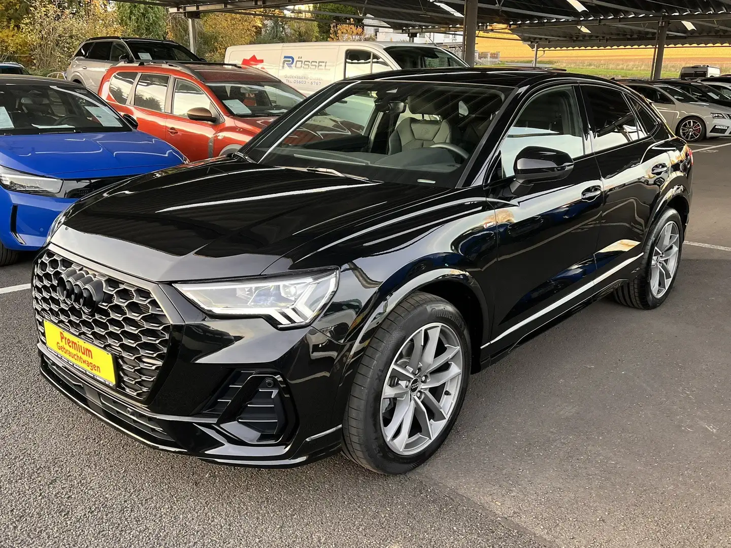 Audi Q3 1,5 TSI DSG Sportback S line AHK 19" Alu Navi Schwarz - 1