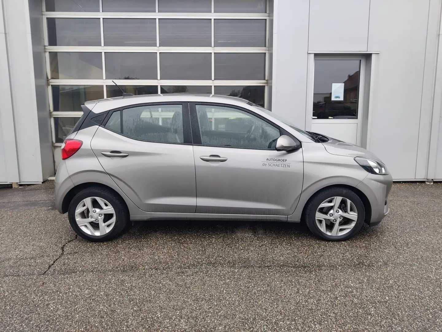 Hyundai i10 AUTOMAAT! Techno: Navi, Camera, DAB+,.. + Garanti Beige - 2