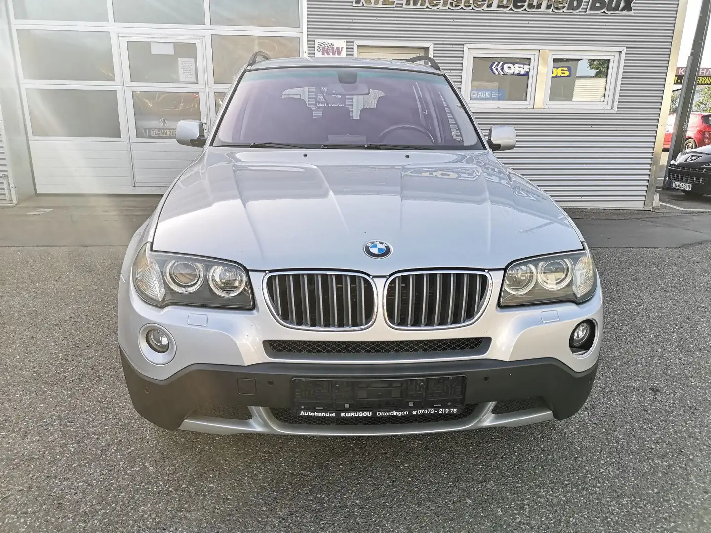BMW X3 3.0d Navi DVD Klimaautomatik Anhängekpl XENON Argent - 2
