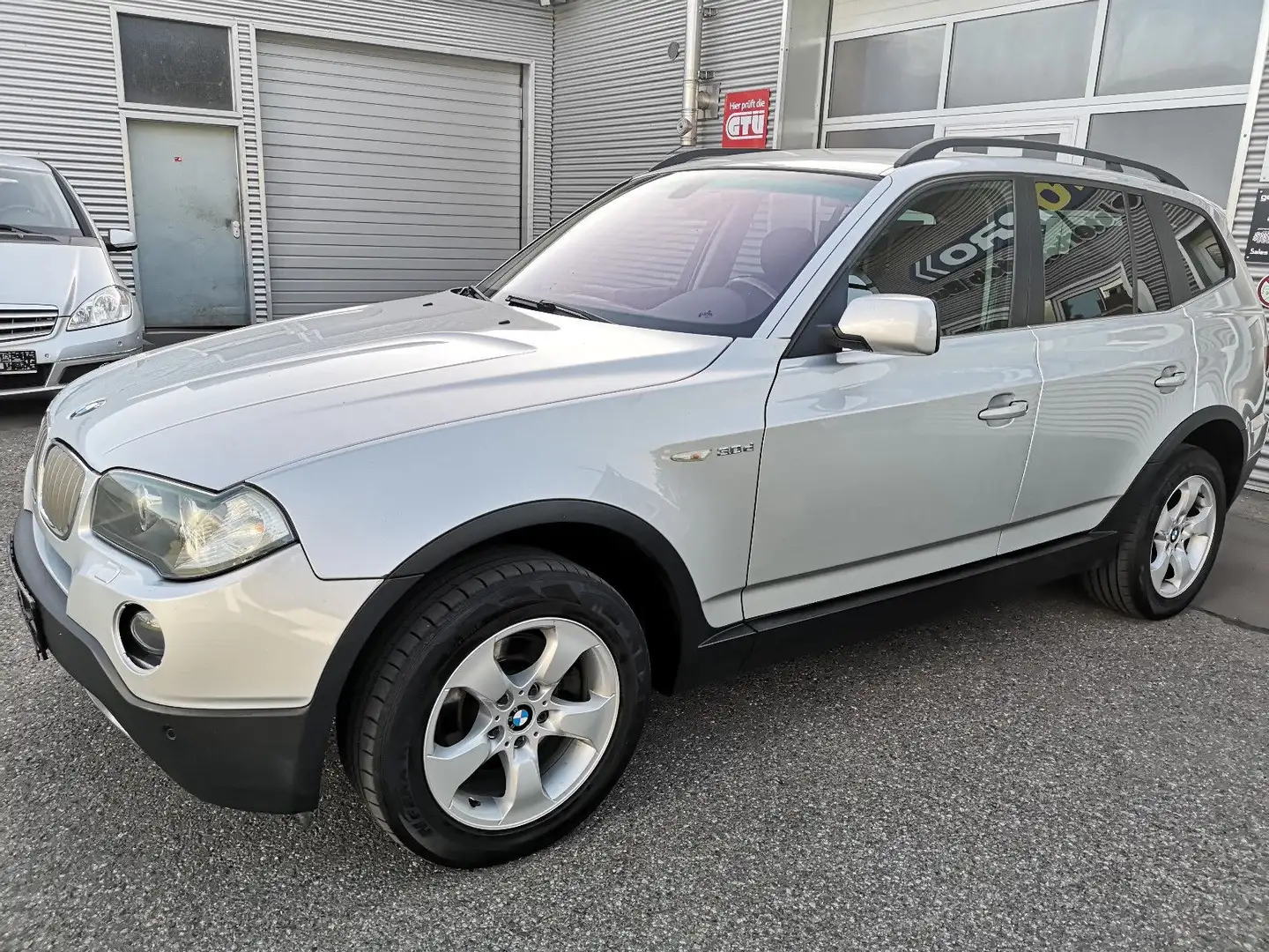 BMW X3 3.0d Navi DVD Klimaautomatik Anhängekpl XENON Argent - 1