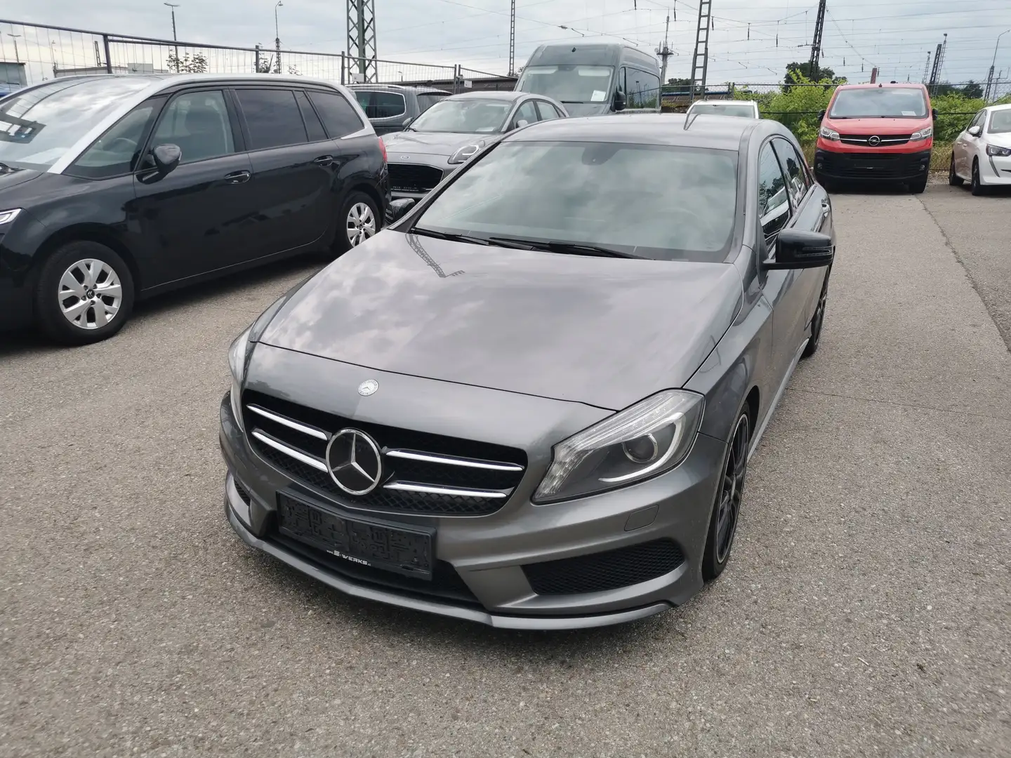 Mercedes-Benz A 180 AMG Line Gris - 2