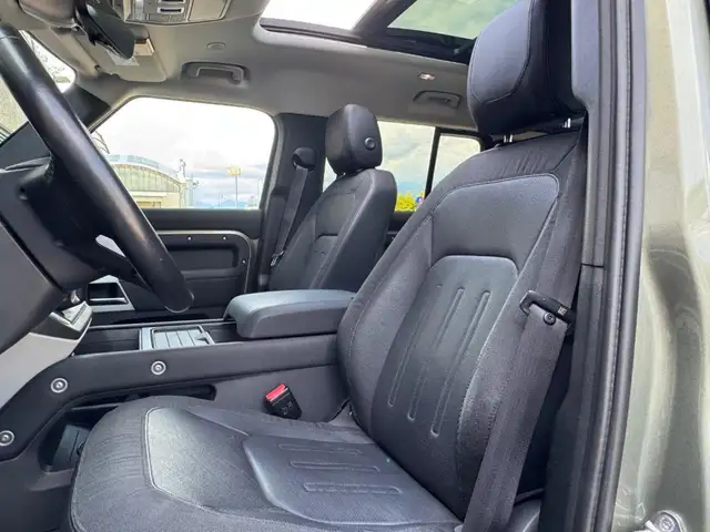 Land Rover Defender 110 view 8