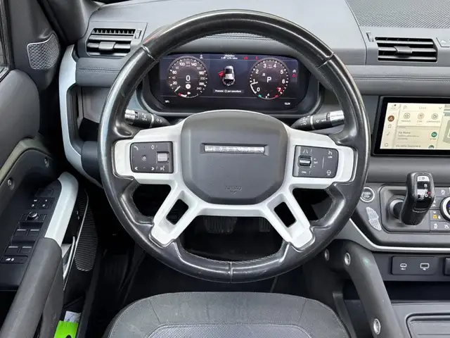 Land Rover Defender 110 view 9