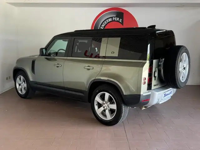 Land Rover Defender 110 view 3