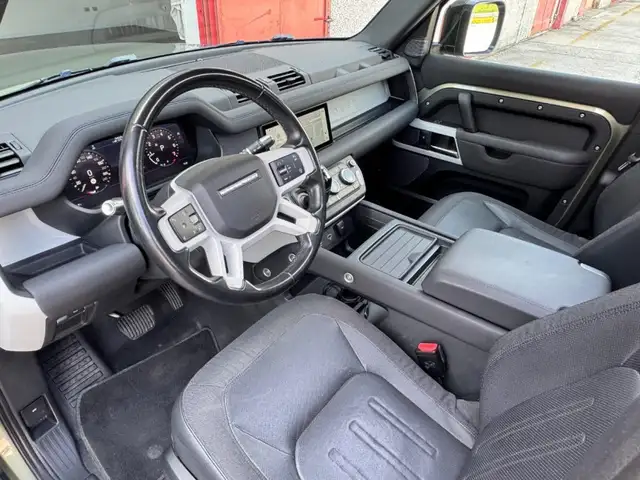 Land Rover Defender 110 view 6