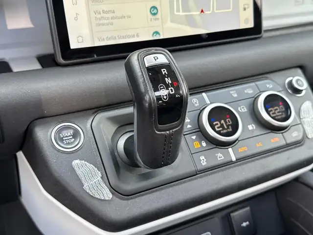 Land Rover Defender 110 view 11