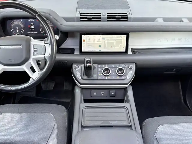 Land Rover Defender 110 view 7