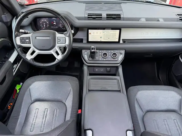 Land Rover Defender 110 view 5