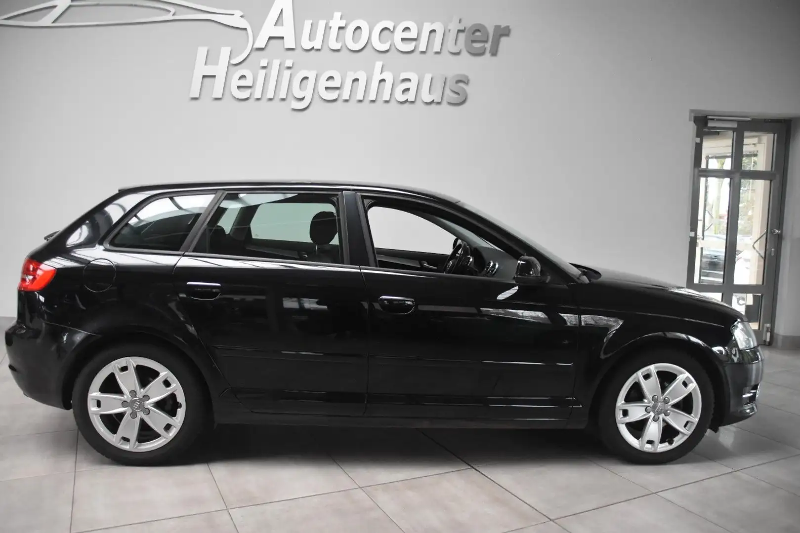 Audi A3 Sportback 1.4 TFSI Ambition Klimaauto SHZ PDC Černá - 2