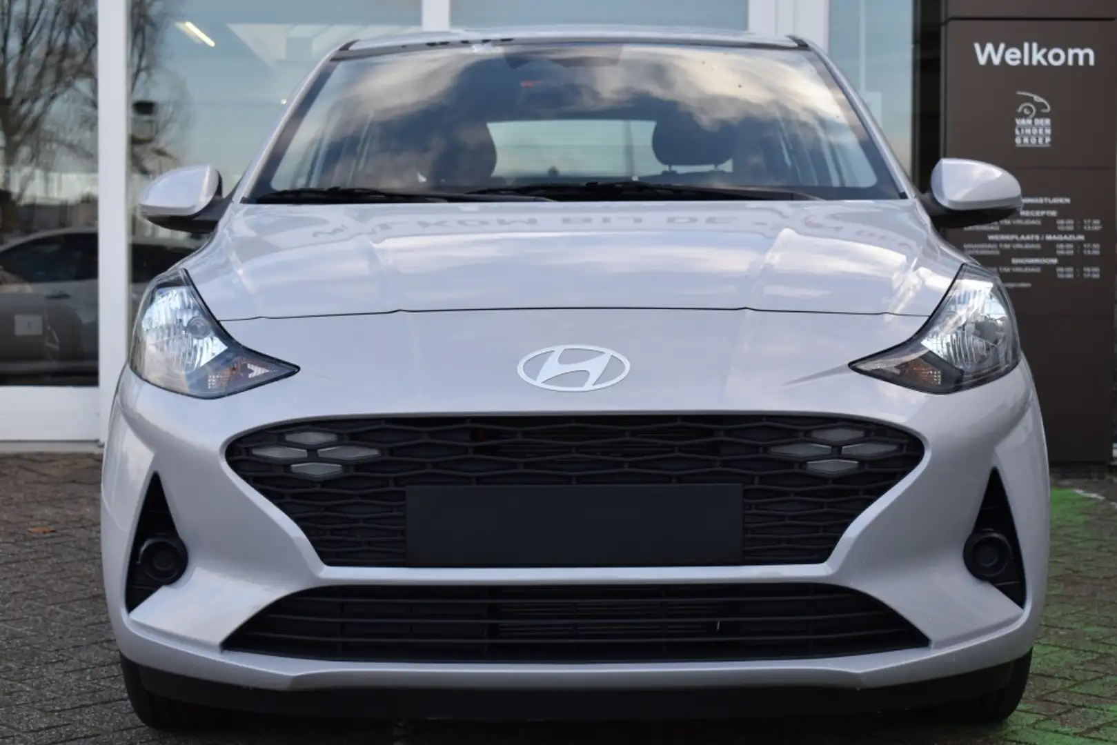 Hyundai i10 1.0 Comfort Limited Automaat DIRECT LEVERBAAR! Gris - 2