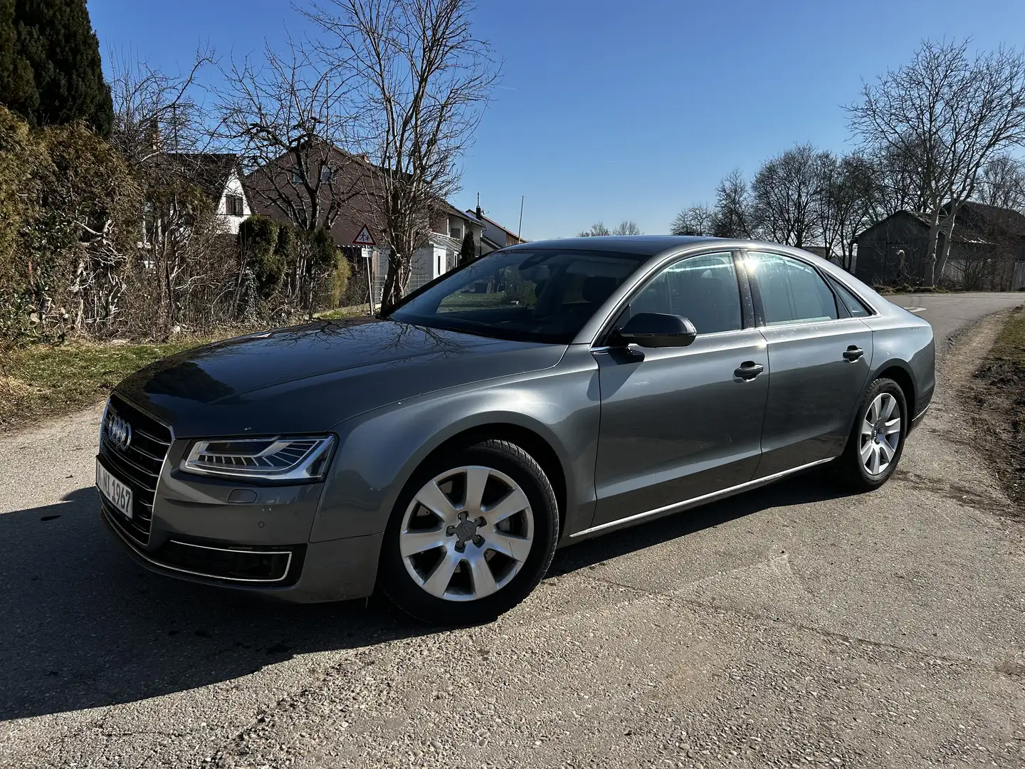 Audi A8 3.0 TDI quattro Grau - 1