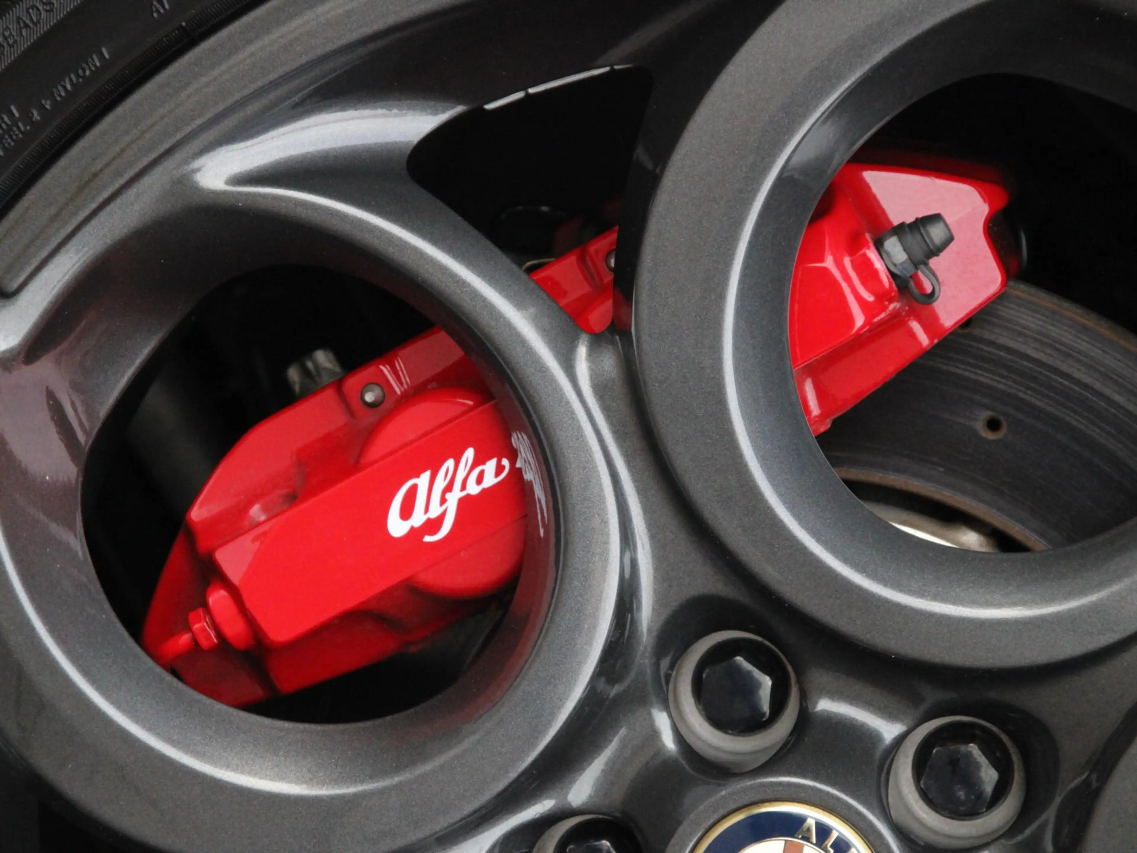 Alfa Romeo 4C TCT Launch Edition — photo 20