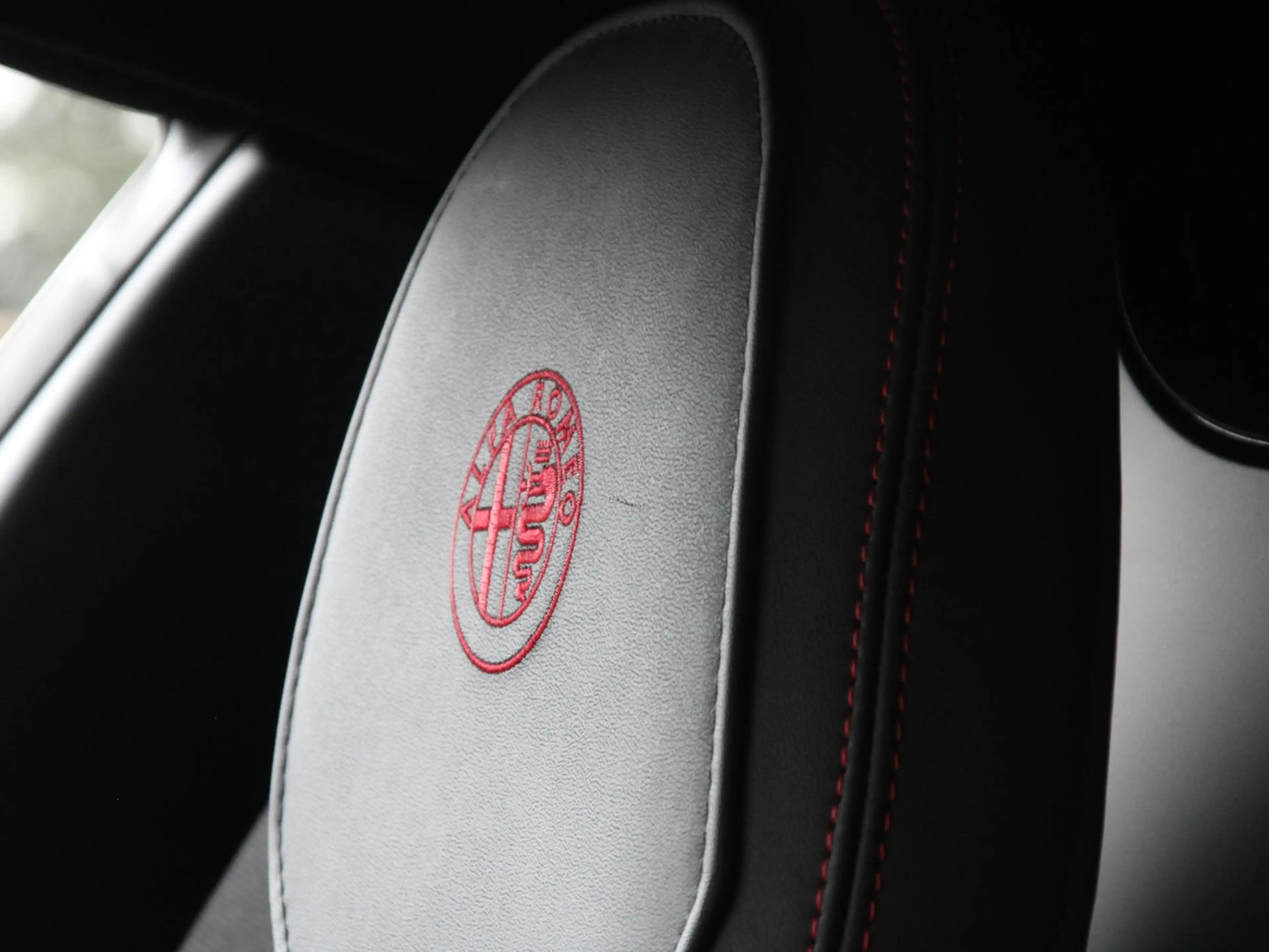 Alfa Romeo 4C TCT Launch Edition — photo 34