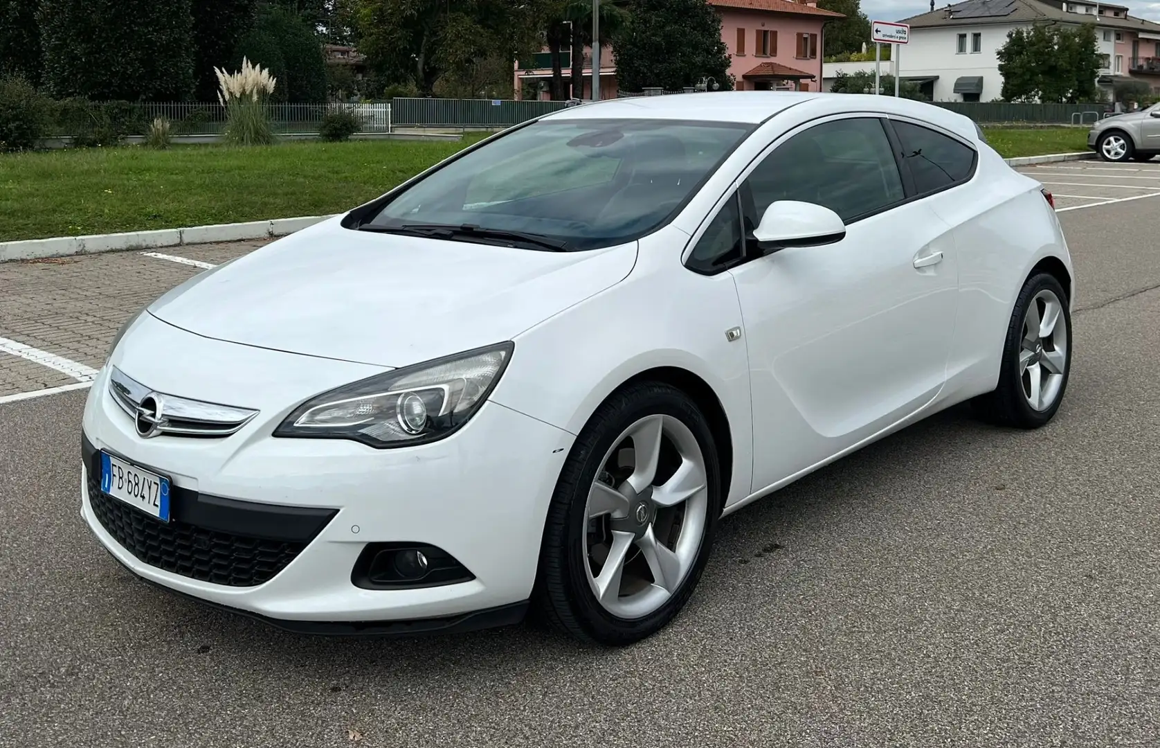 Opel Astra GTC 1.6 cdti Elective s&s 136cv Bianco - 2
