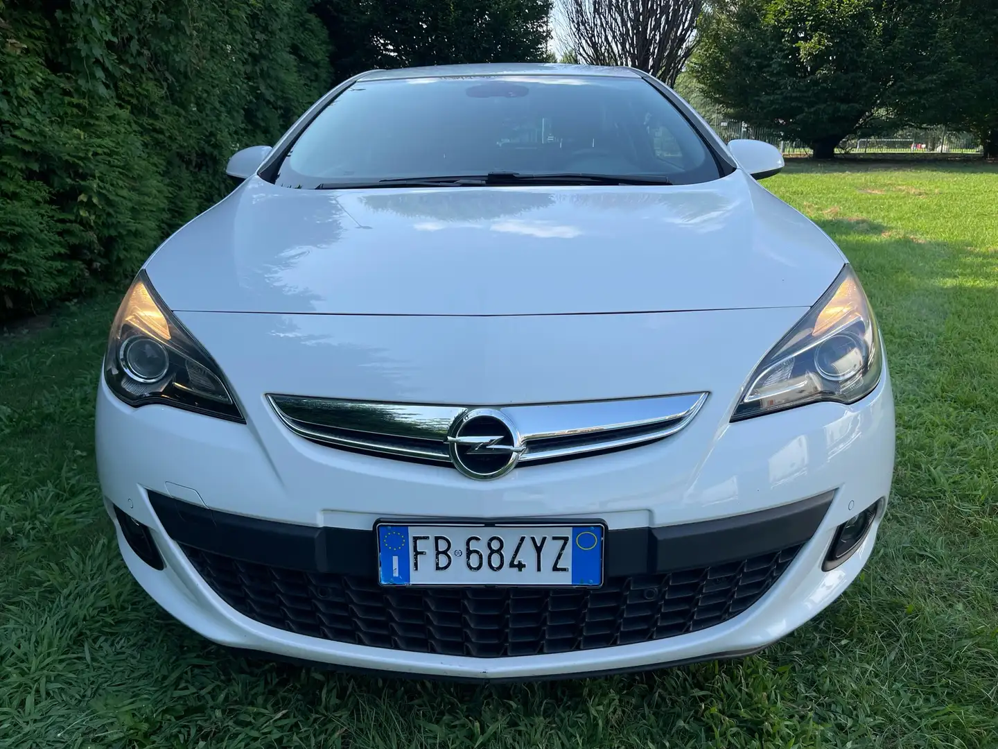 Opel Astra GTC 1.6 cdti Elective s&s 136cv Bianco - 1