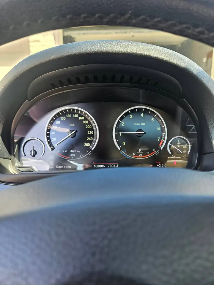 BMW 5 Series photo BMW 5 Series