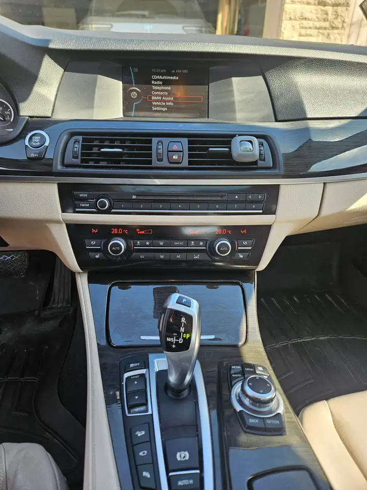 BMW 5 Series photo BMW 5 Series