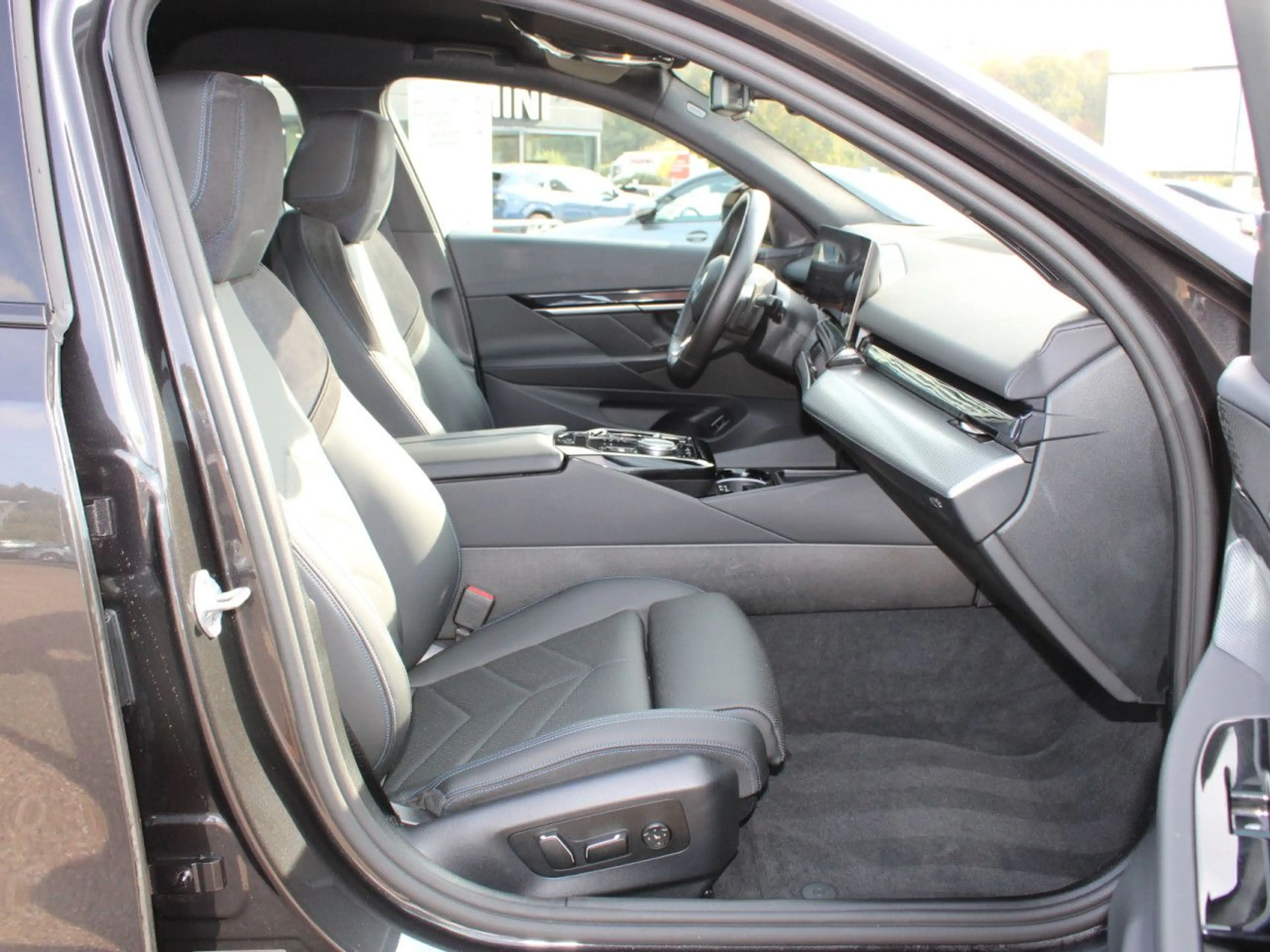 BMW 540 d x T. M Sport AHK ACC LivePro HUD SurView Navi — photo 9