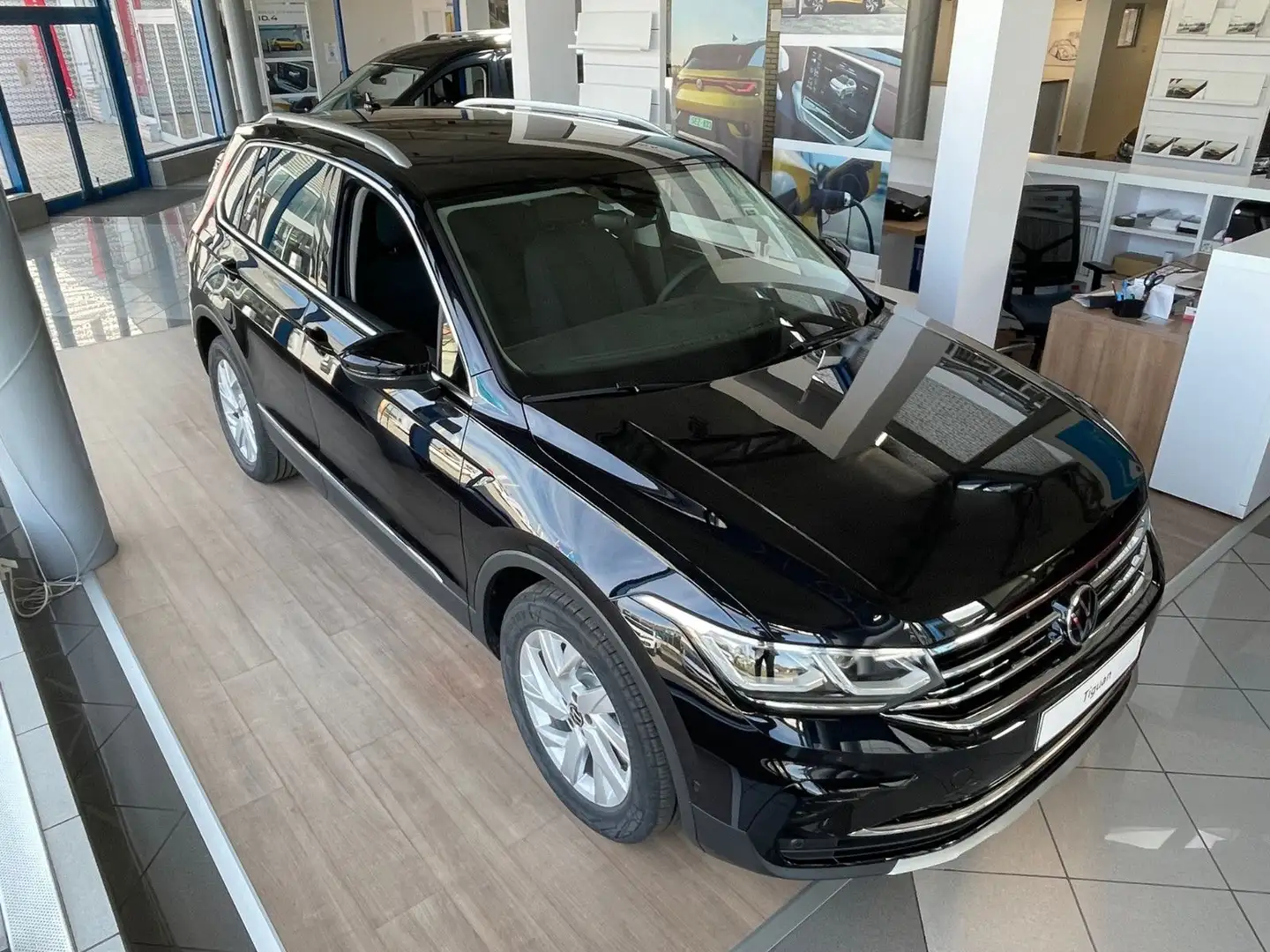 Volkswagen Tiguan eHybrid TSI DSG Elegance AHK Matrix Pano Noir - 1