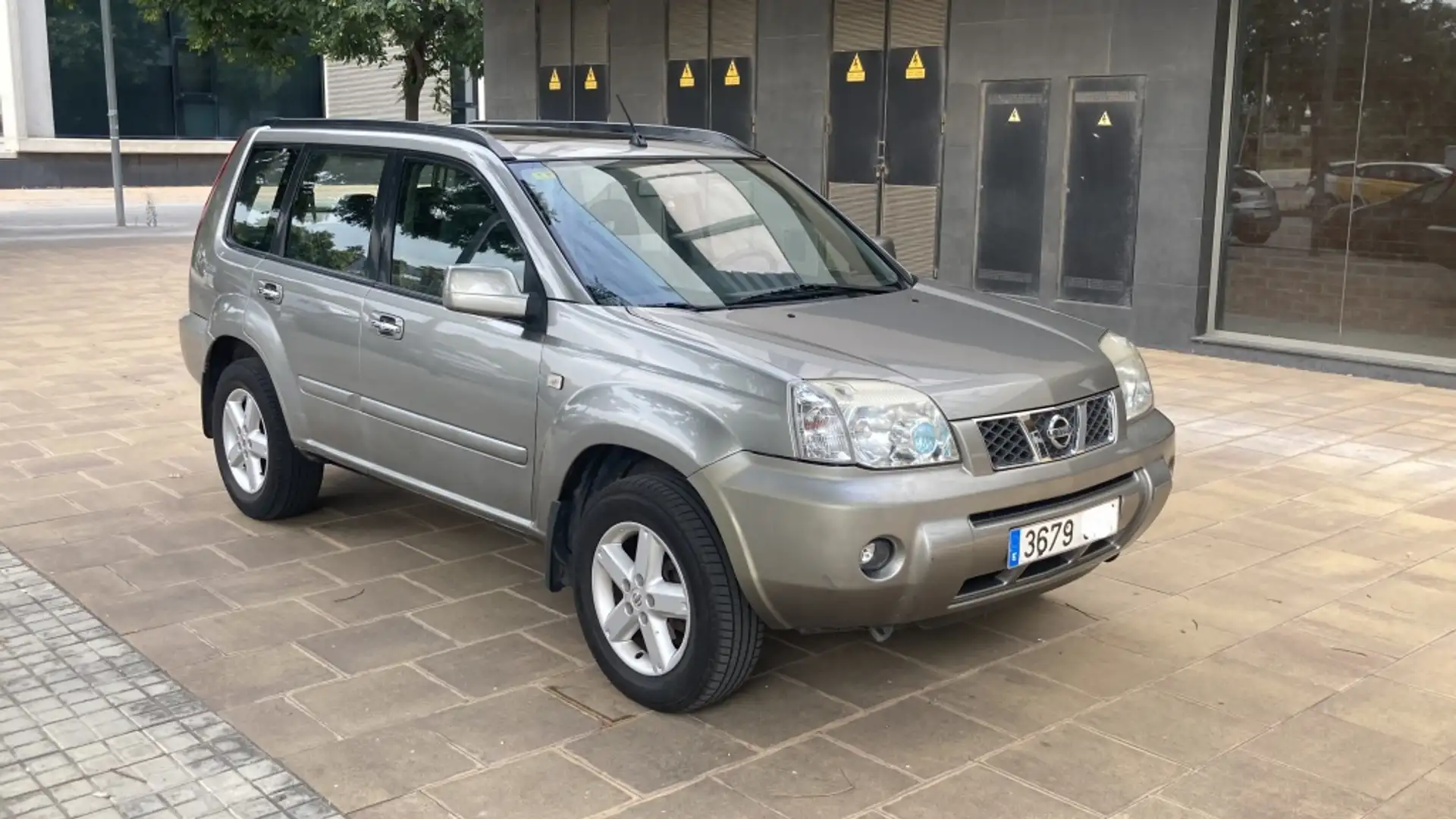 Nissan X-Trail 2.5 Elegance Gris - 1